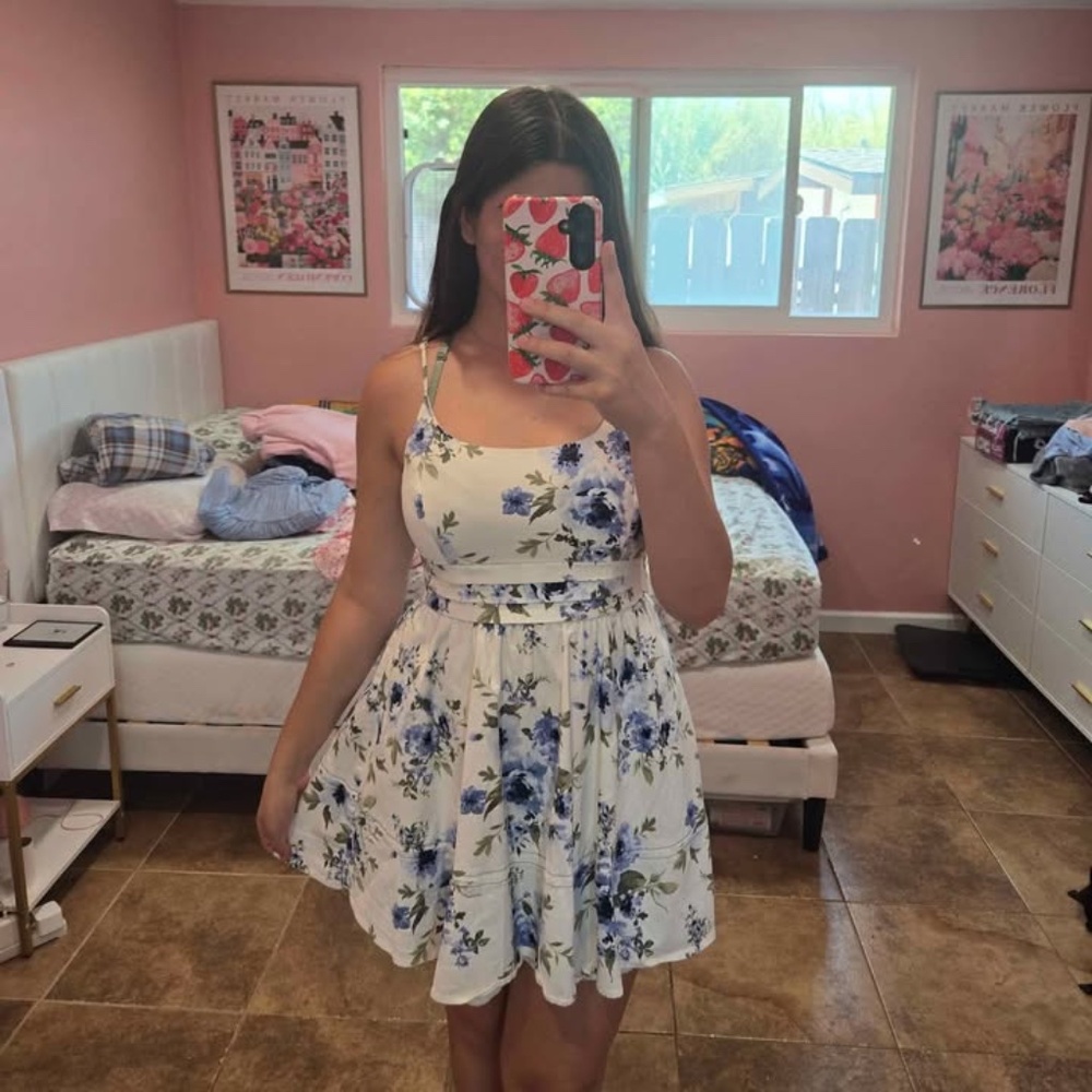 💐 Francesca’s Floral Mini Dress – Size Small